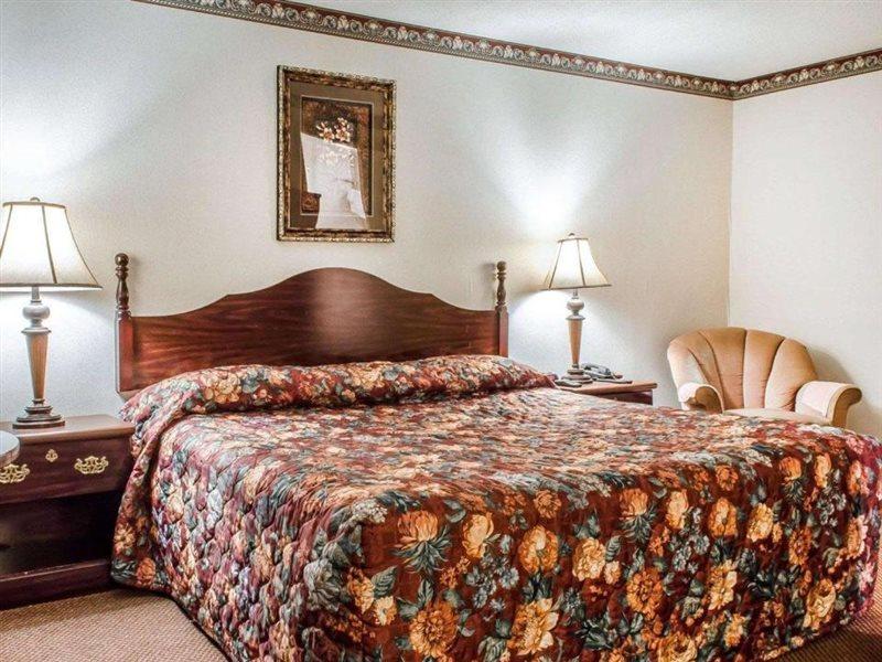 Econo Lodge Frackville Bagian luar foto