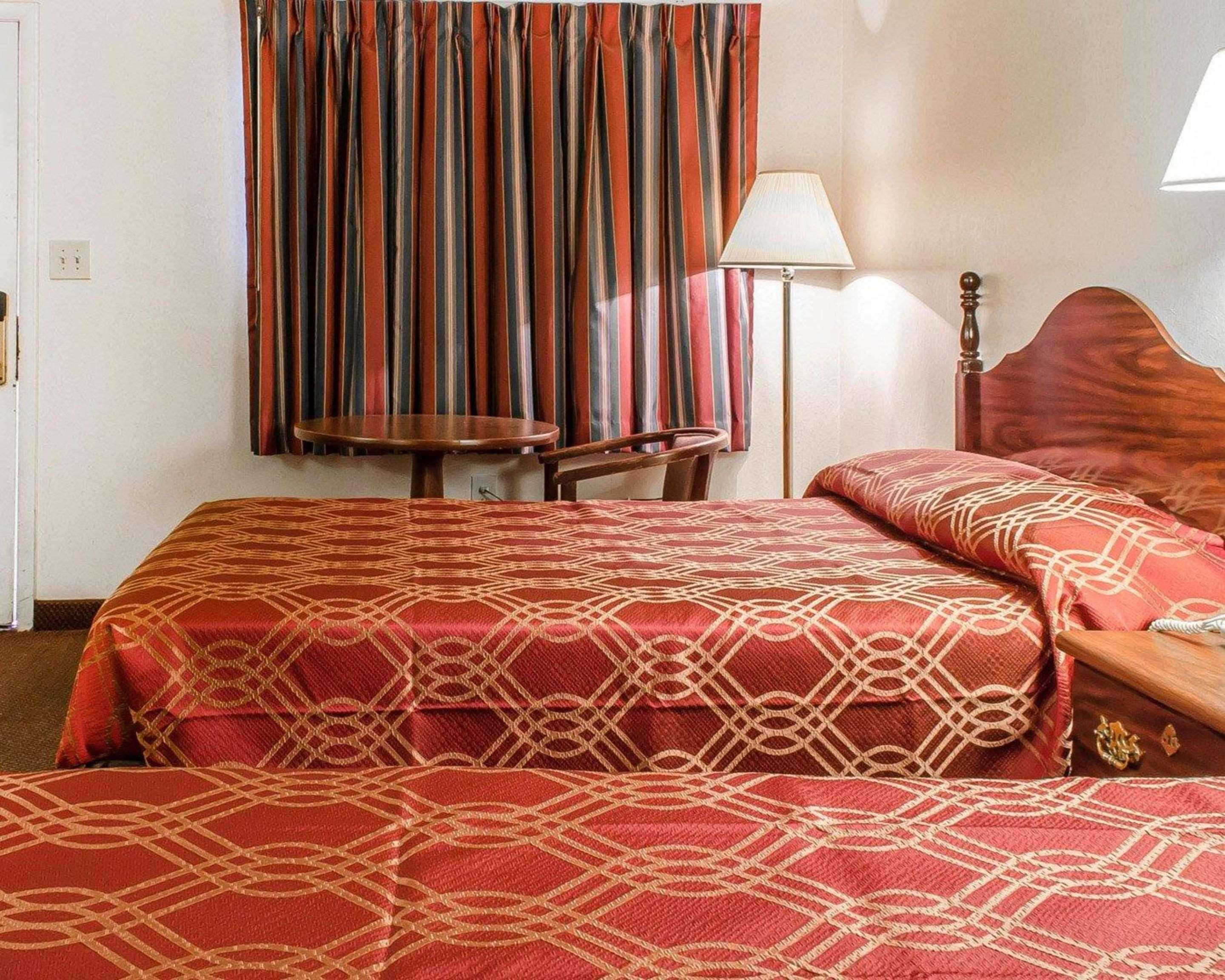 Econo Lodge Frackville Bagian luar foto