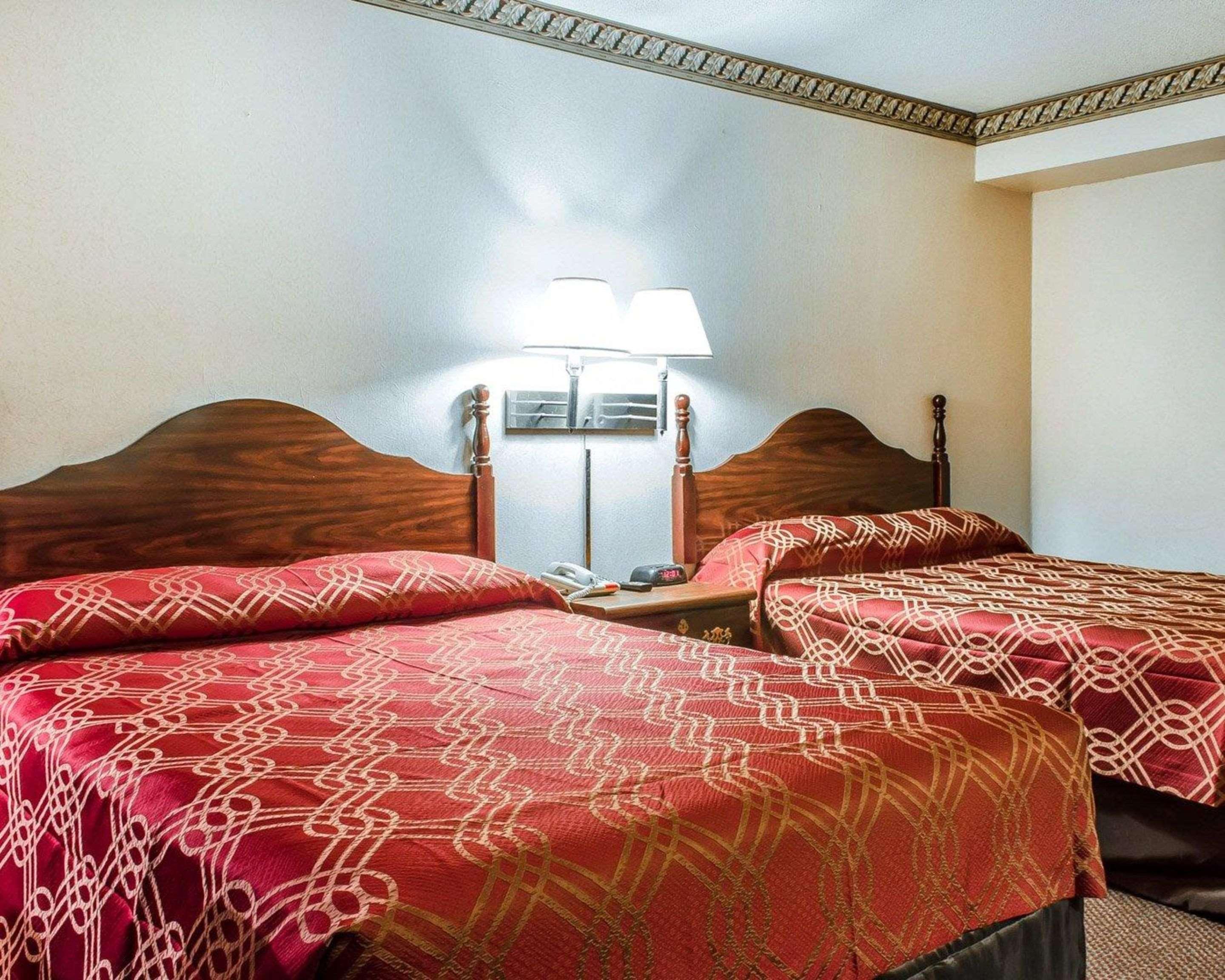 Econo Lodge Frackville Bagian luar foto