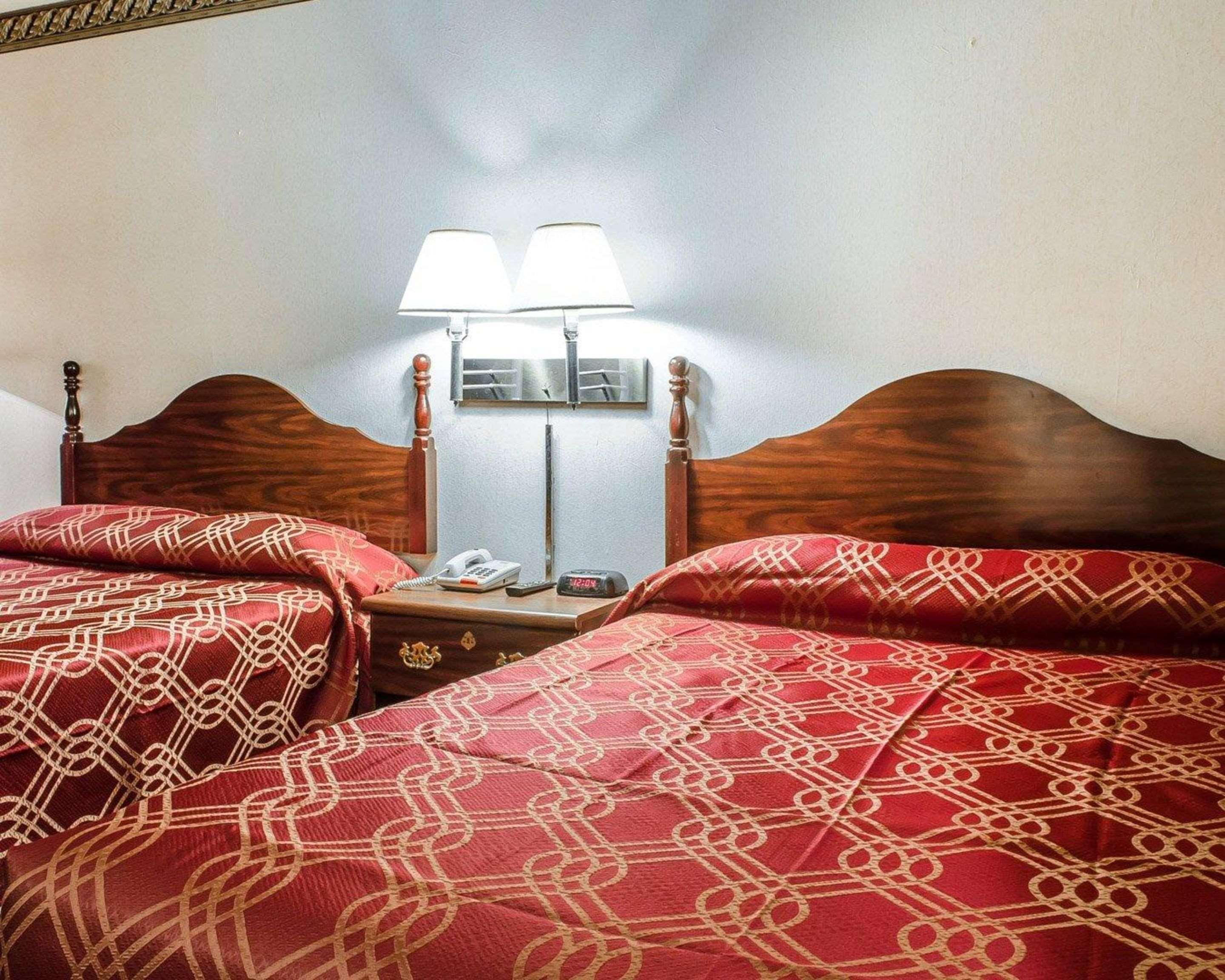 Econo Lodge Frackville Bagian luar foto