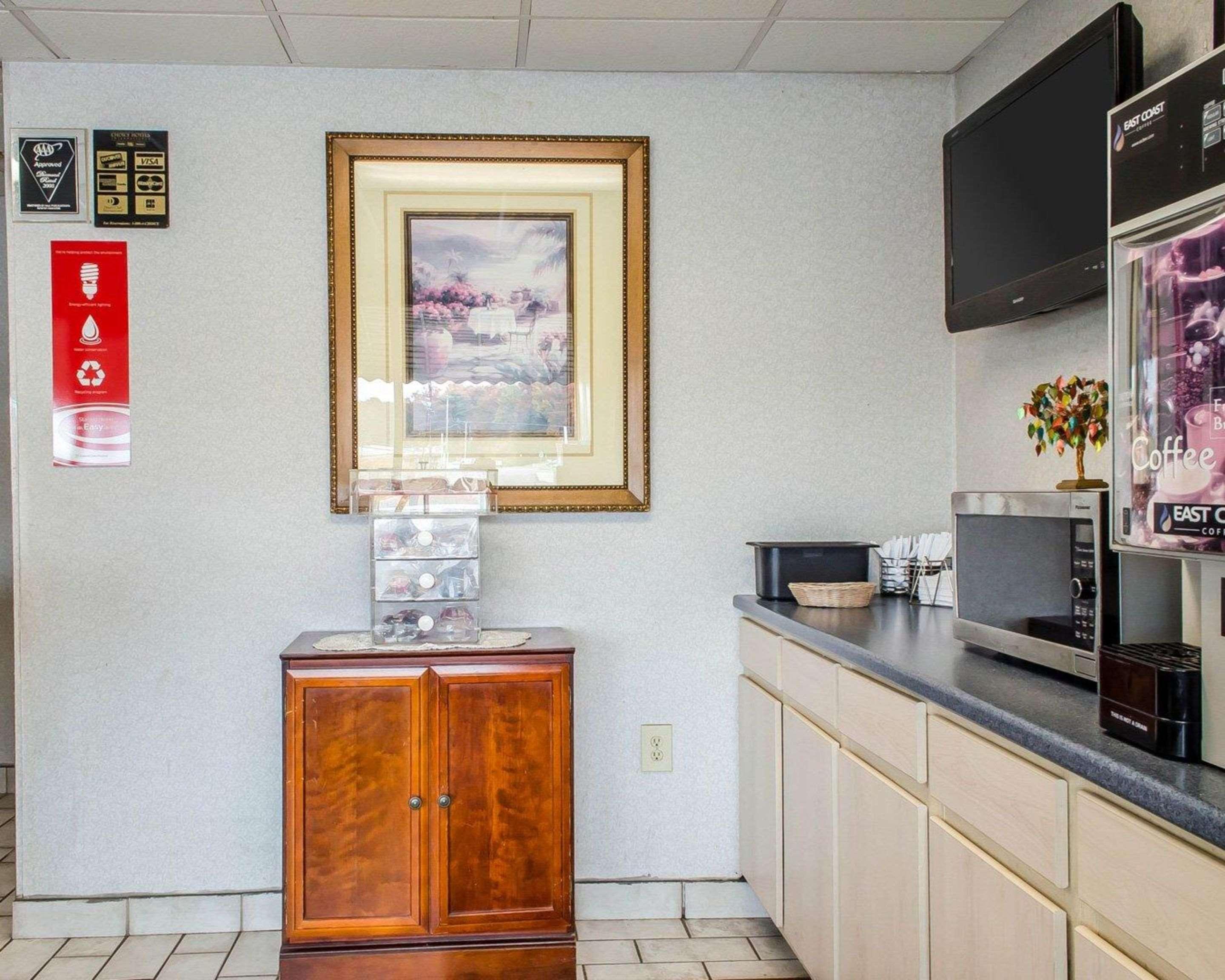 Econo Lodge Frackville Bagian luar foto