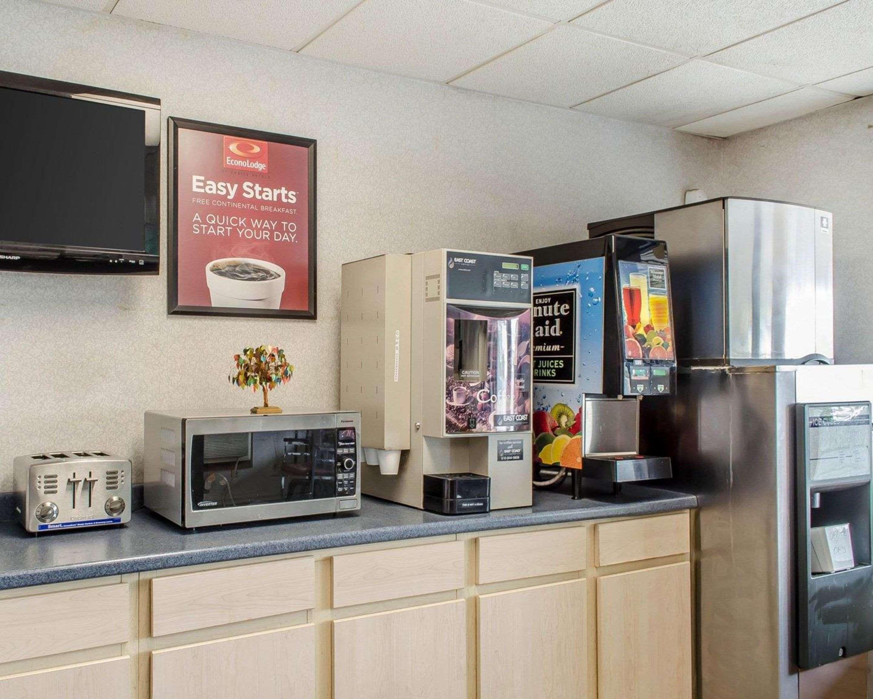 Econo Lodge Frackville Bagian luar foto