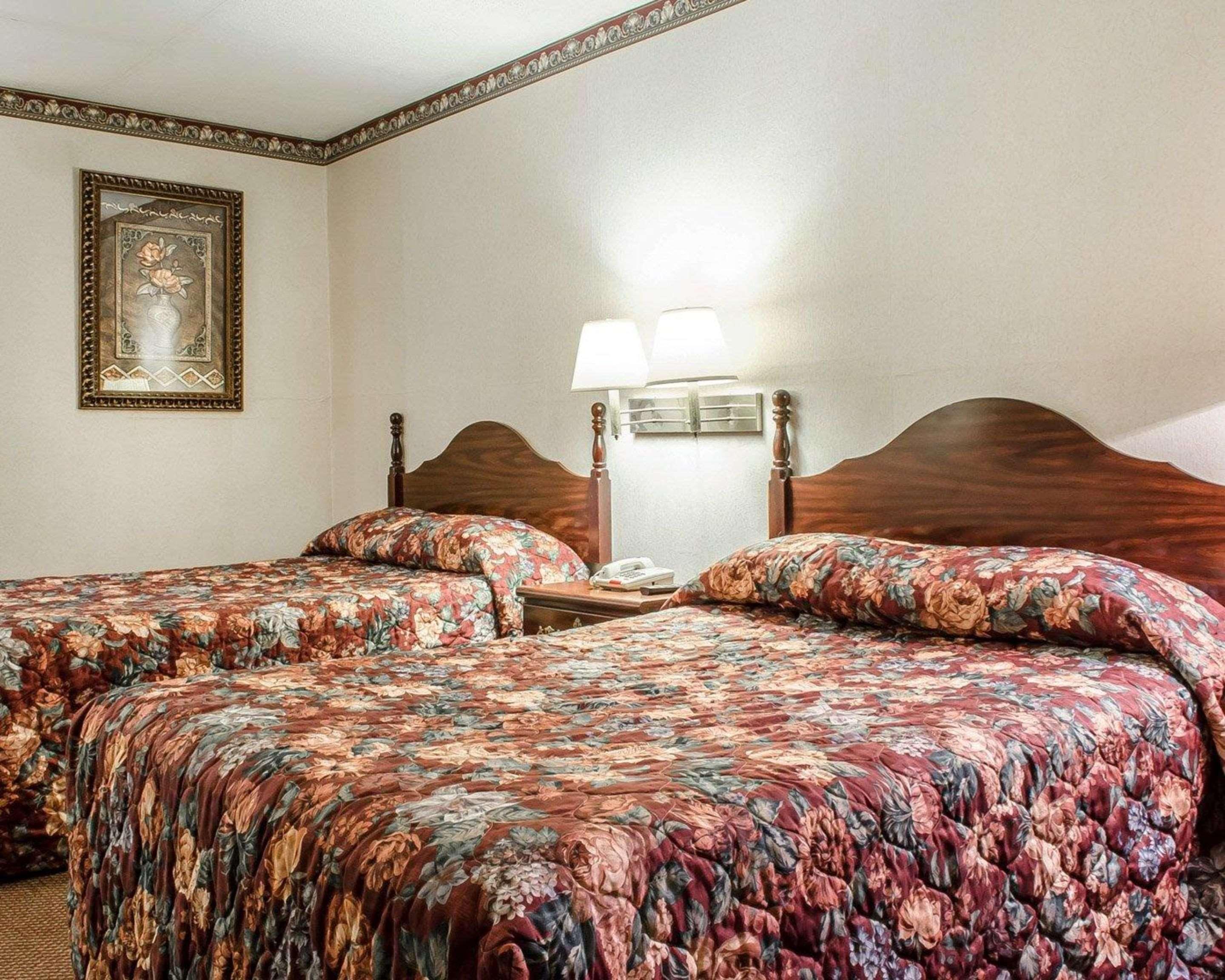 Econo Lodge Frackville Bagian luar foto